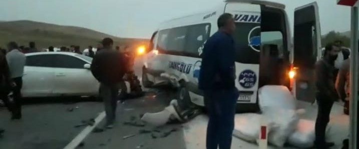 Van-Hakkari Karayolu’nda kaza: 1ölü, 18 yaralı