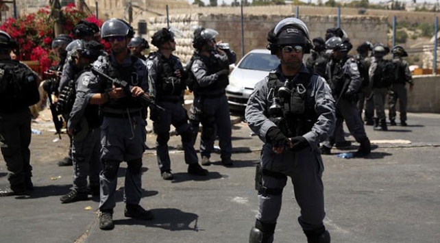 İsrail polisinden Müslüman mezarlığına baskın