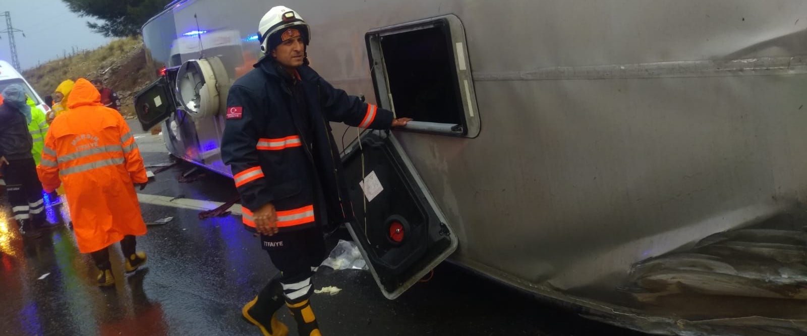 Mersin’de yolcu otobüsü devrildi: 20 yaralı