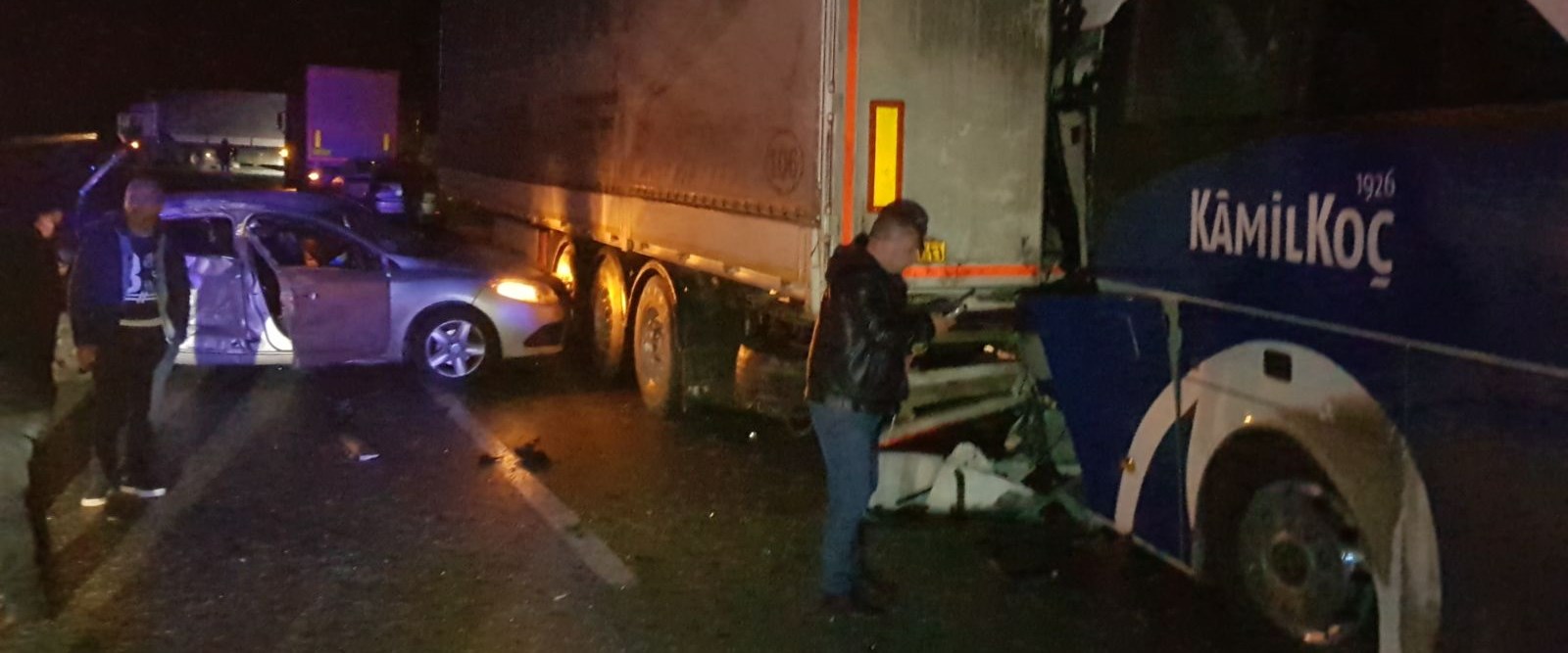 Erzincan’da zincirleme trafik kazası: 11 yaralı