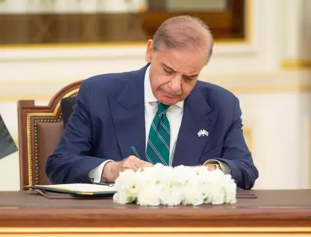 Suudi Arabistan ile Pakistan arasında tarihi savunma anlaşması